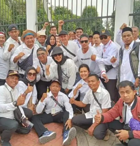 Aksi Unras Aliansi Honorer R2 R3 Indonesia di DPR RI Aksi Unras Aliansi Honorer R2 R3 Indonesia di DPR RI